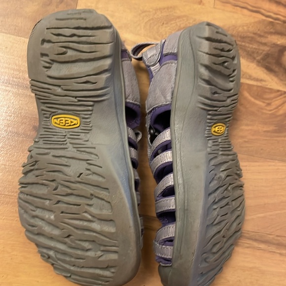 Kids, keen sandals, size 12 excellent used condition, purple and gray - Picture 2 of 3
